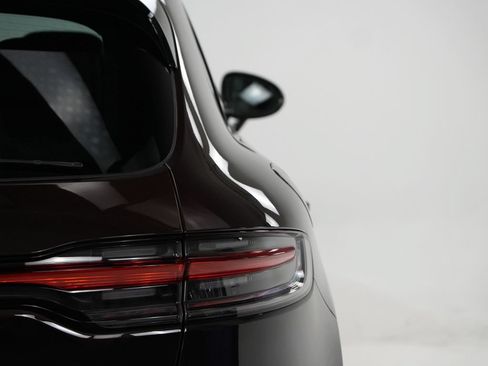 Used 2023 Porsche Macan AWD/4WD image 12