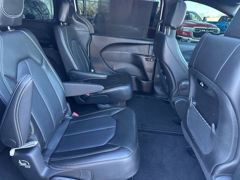 Used 2024 Chrysler Pacifica Touring-L w/ S Appearance Package image 44
