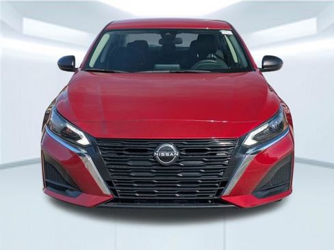 Used 2024 Nissan Altima 2.5 SV FWD image 11