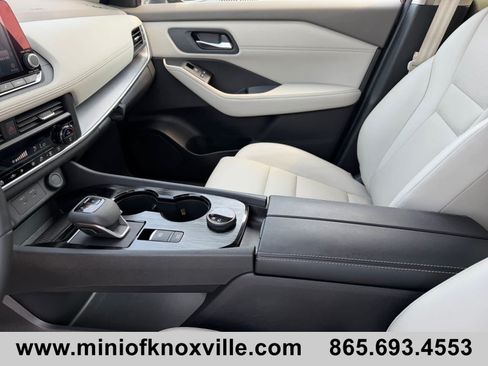Used 2025 Nissan Rogue SV w/ SV Premium Package AWD/4WD image 12