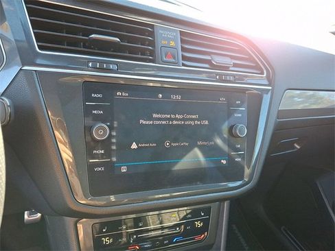 Used 2022 Volkswagen Tiguan SE R-Line image 18