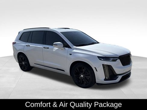 Used 2021 Cadillac XT6 Premium Luxury FWD image 2