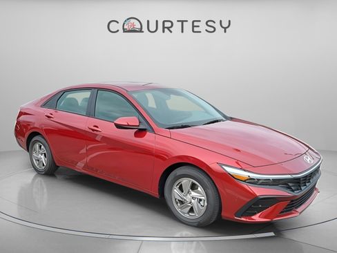 New 2026 Hyundai Elantra SE image 5