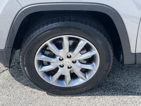 Used 2018 Jeep Cherokee Limited w/ Luxury Group image 11