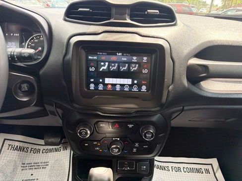 Used 2019 Jeep Renegade Latitude FWD image 22