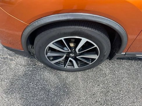 Used 2017 Nissan Rogue SL w/ SL Premium Package AWD/4WD image 9