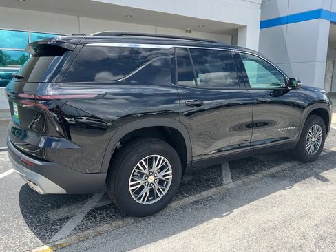 Used 2026 Chevrolet Traverse LT FWD image 4