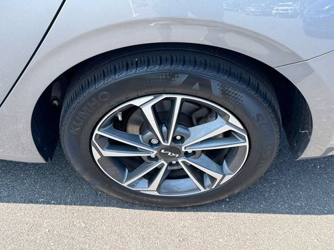 Used 2023 Kia Forte LXS w/ LXS Technology Package FWD image 10