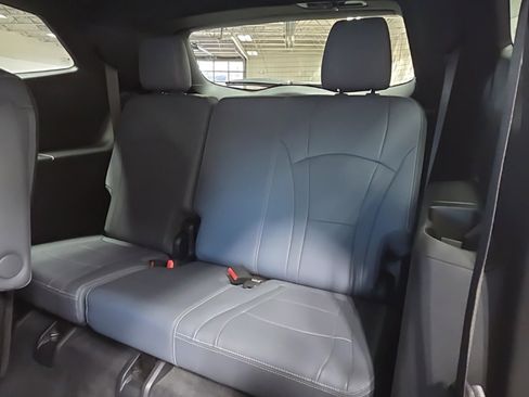 Used 2023 Buick Enclave Essence image 35