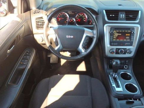 Used 2016 GMC Acadia SLE image 17