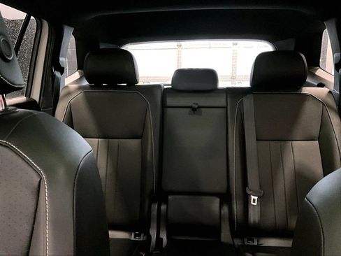 Used 2023 Volkswagen Tiguan SE R-Line image 15