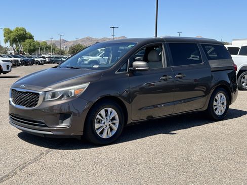 Used 2016 Kia Sedona LX w/ LX Convenience Package FWD image 2