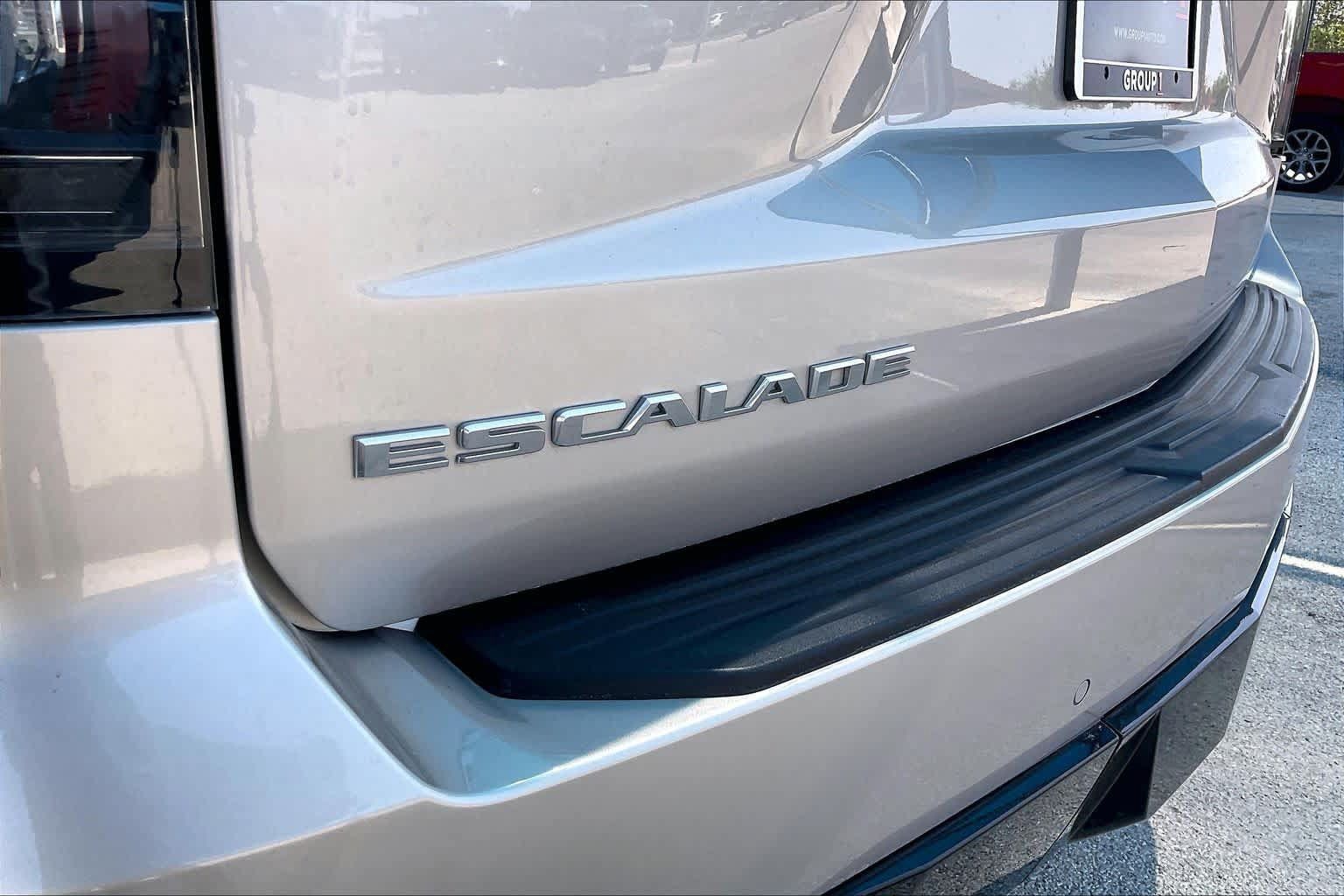 Used 2024 Cadillac Escalade Premium Luxury w/ Performance Package AWD/4WD image 64