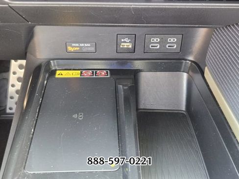 Used 2025 Toyota Camry SE FWD image 24