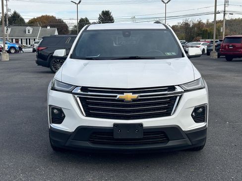 Used 2023 Chevrolet Traverse LT image 2