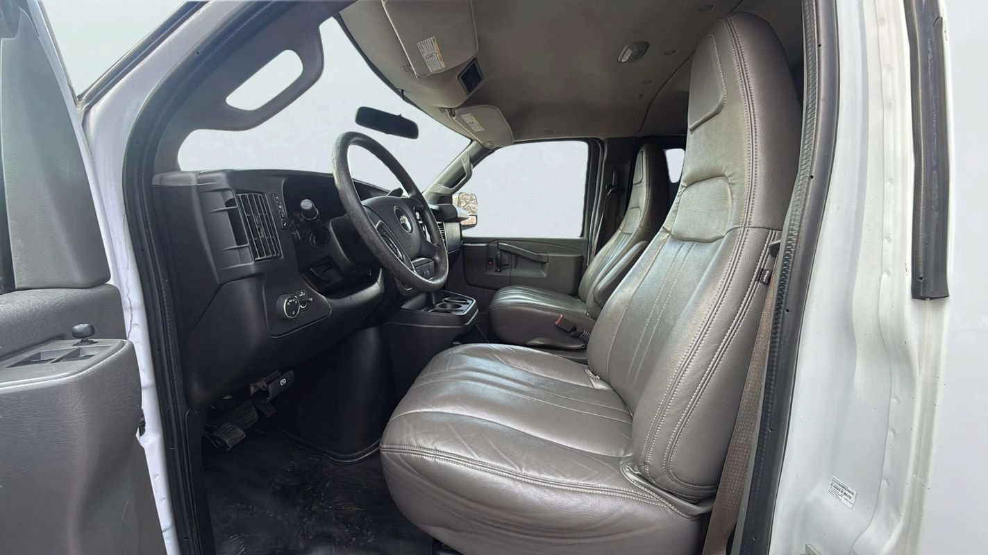 Used 2018 Chevrolet Express 2500 LS w/ Driver Convenience Package RWD image 16