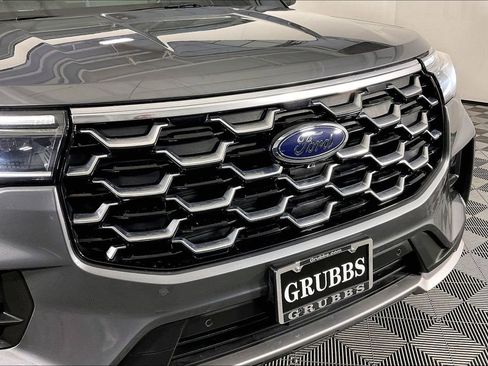 Used 2025 Ford Explorer Platinum w/ LUX Leather Package AWD/4WD image 40