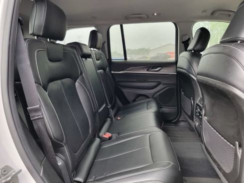 Certified 2023 Jeep Grand Cherokee Limited AWD/4WD image 23