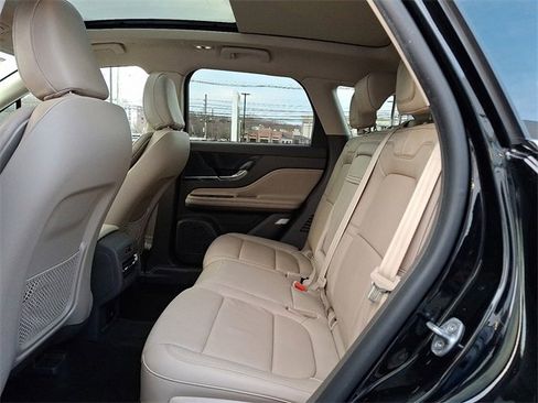 Used 2022 Lincoln Corsair AWD w/ Premium Package image 10