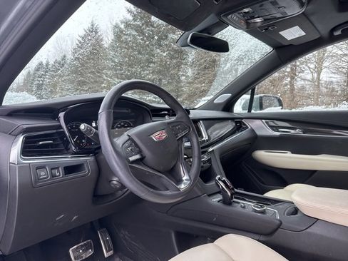 Used 2023 Cadillac XT6 Sport w/ LPO, Floor Liner Package image 6