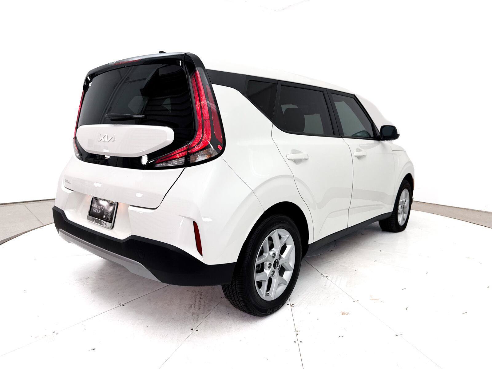 Used 2025 Kia Soul LX w/ LX Technology Package FWD image 17