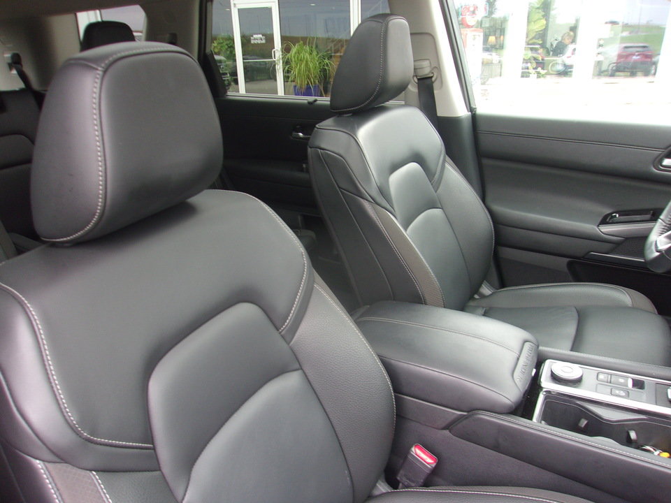 Used 2025 Nissan Pathfinder SL w/ SL Premium Package AWD/4WD image 24