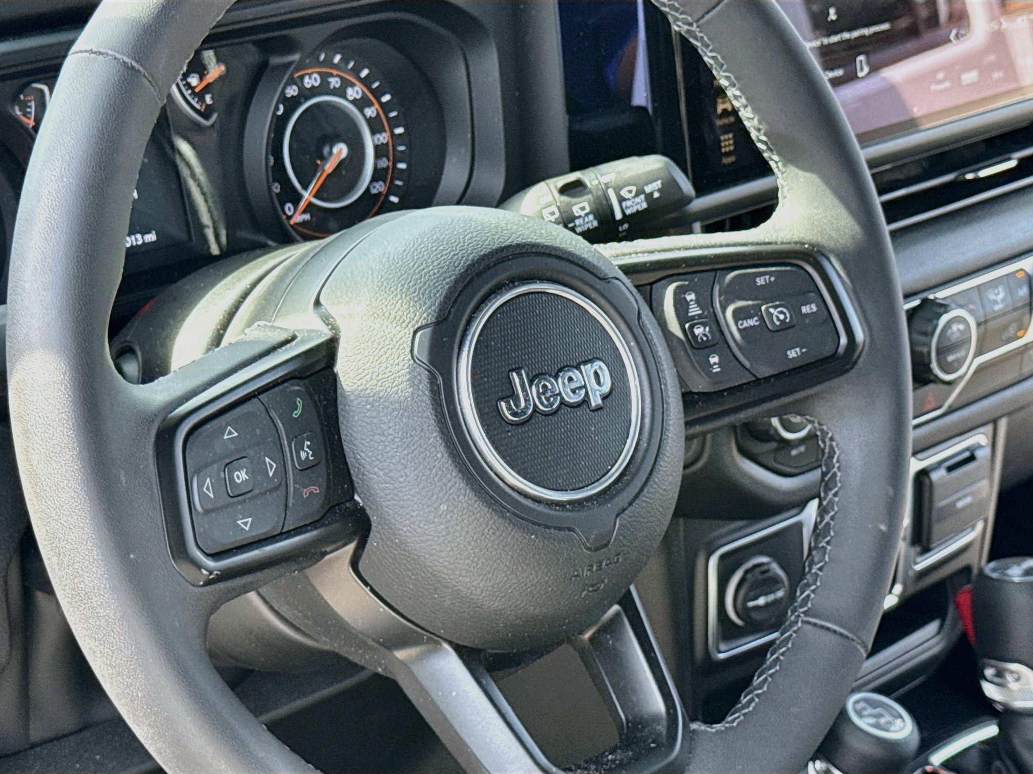 Used 2025 Jeep Wrangler Unlimited Sport AWD/4WD image 12