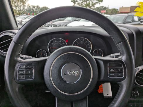 Used 2017 Jeep Wrangler Unlimited Sahara w/ Connectivity Group image 15