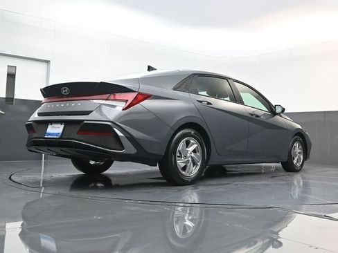 Certified 2026 Hyundai Elantra SE FWD image 23