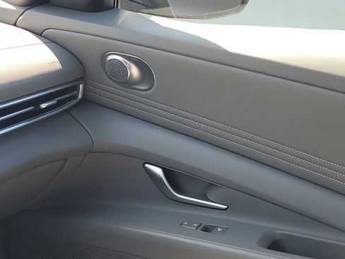 Used 2025 Hyundai Elantra SEL image 16