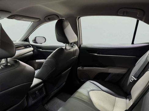 Used 2020 Toyota Camry XLE FWD image 48