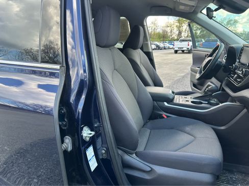 Used 2021 Toyota Highlander L AWD/4WD image 16