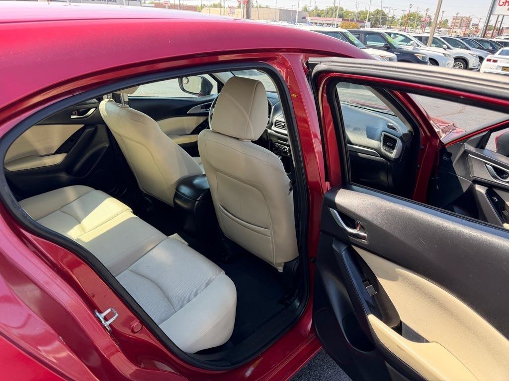 Used 2018 MAZDA MAZDA3 Sport FWD image 10