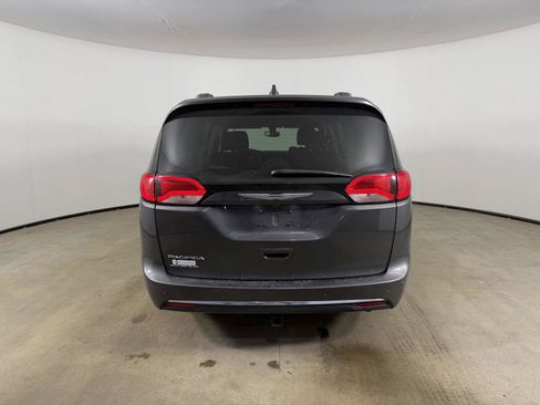 Used 2018 Chrysler Pacifica Touring-L Plus w/ Tire & Wheel Group FWD image 8