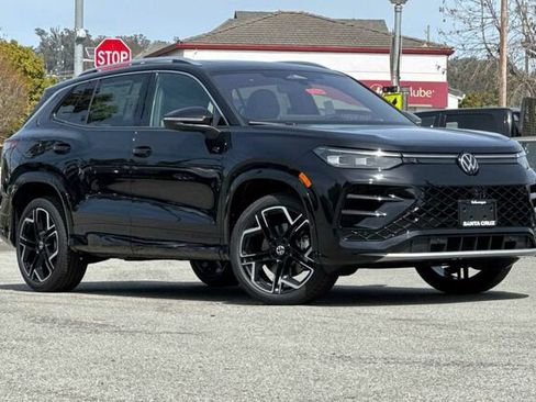 New 2026 Volkswagen Tiguan SEL R-Line AWD/4WD image 2