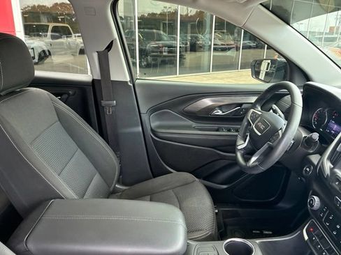 Used 2024 GMC Terrain SLE w/ Elevation Edition FWD image 10