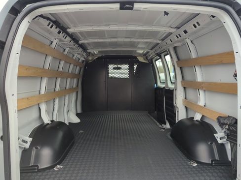 Used 2024 GMC Savana 2500 w/ Driver Convenience Package image 15