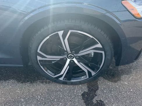 Used 2023 Volvo S60 B5 Plus w/ Climate Package image 11