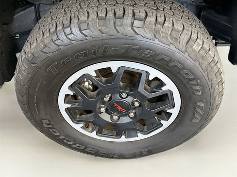 Used 2025 Toyota Tacoma TRD Off-Road image 11