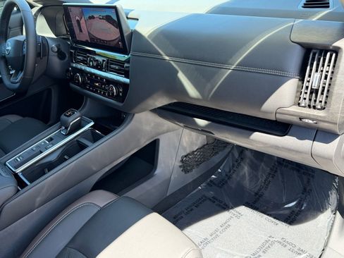New 2026 Nissan Pathfinder Platinum FWD image 14