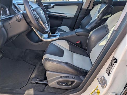 Used 2017 Volvo XC60 T6 Dynamic w/ Preferred Option Package image 10