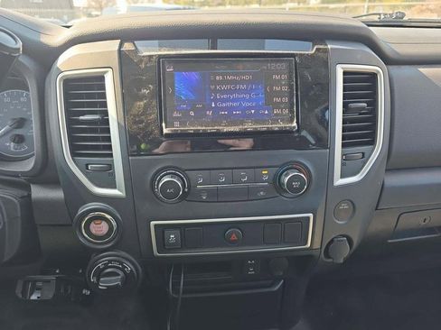 Used 2017 Nissan Titan S image 4