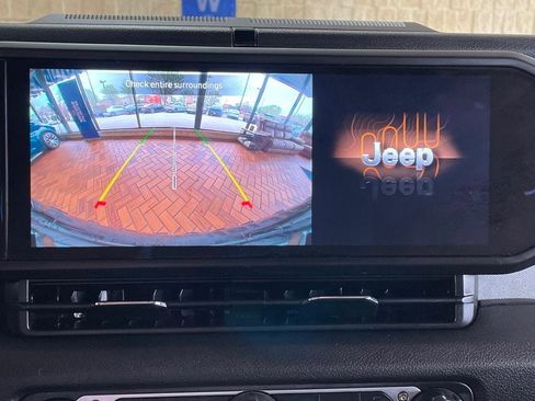 Used 2024 Jeep Wrangler Unlimited image 27