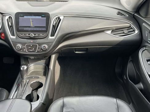 Used 2018 Chevrolet Malibu LT w/ Leather Package image 18