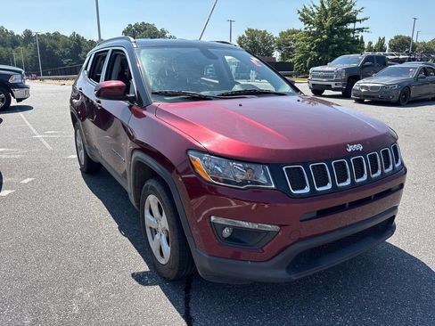 Used 2020 Jeep Compass Latitude w/ Cold Weather Group AWD/4WD image 2