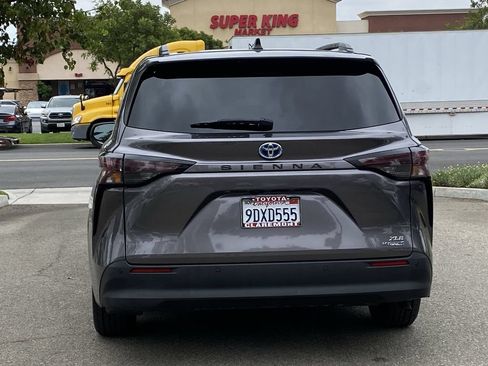 Certified 2023 Toyota Sienna XLE FWD image 43