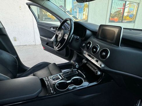 Used 2018 Kia Stinger Premium image 30