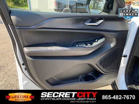 Used 2023 Jeep Grand Cherokee Altitude AWD/4WD image 13