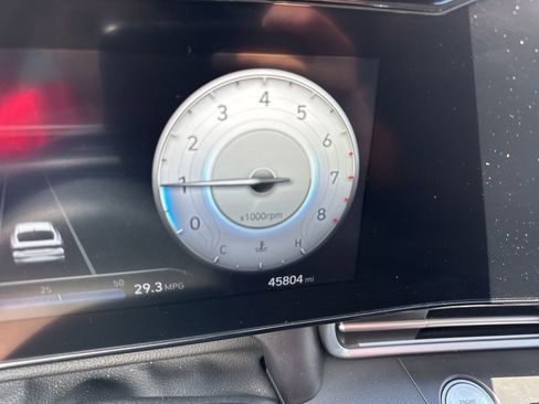 Used 2023 Hyundai Elantra Limited FWD image 10