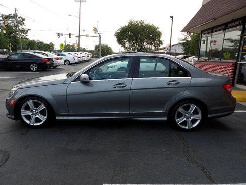 Used 2011 Mercedes-Benz C 300 4MATIC Sedan image 2